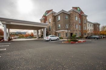 Holiday Inn Express Hotel & Suites Roseville-Galleria Area