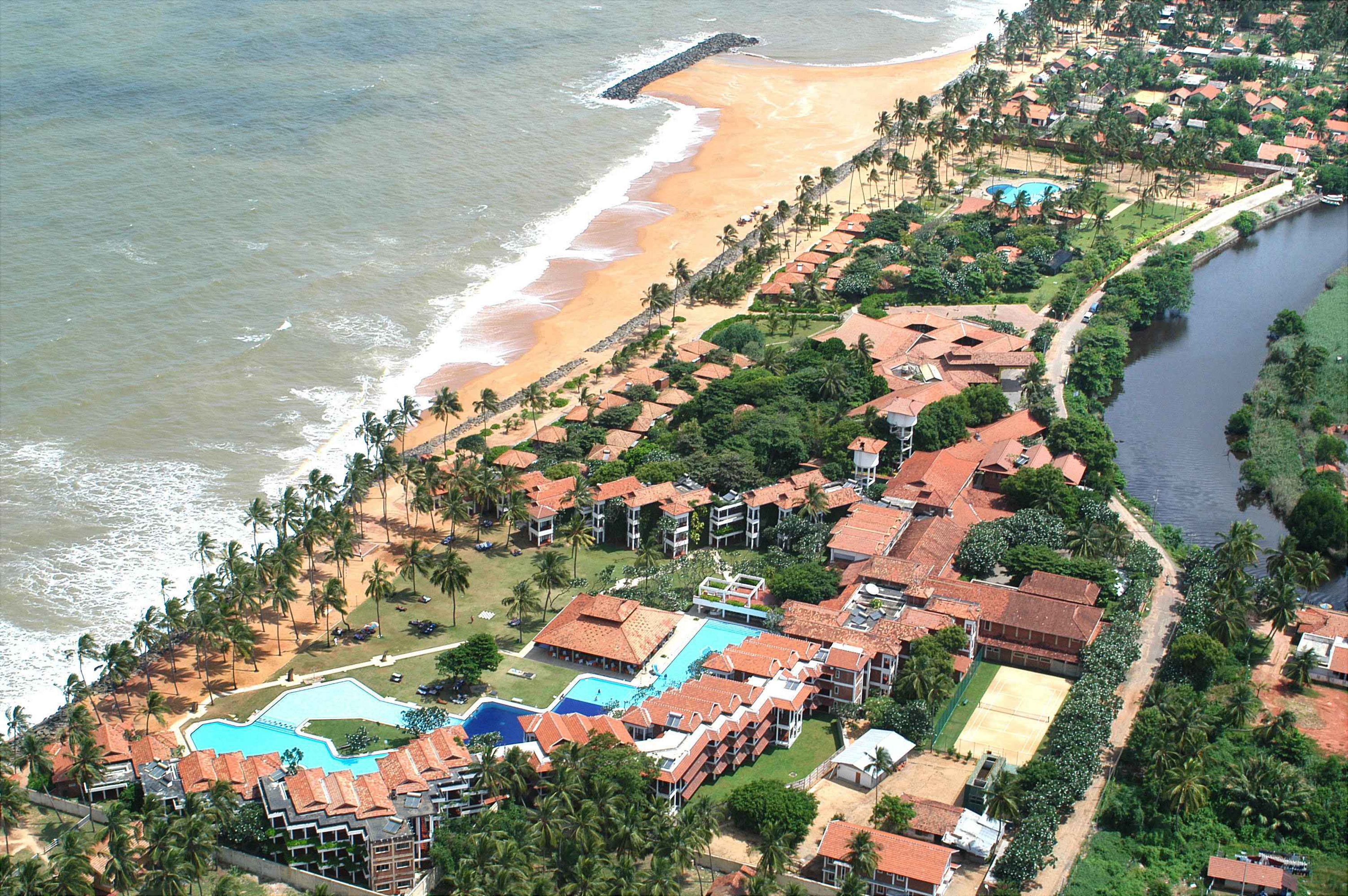Club Hotel Dolphin in Wayikkal, Sri Lanka
