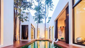 Outdoor pool, pool umbrellas, sun loungers