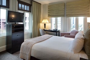 Corner Room, 1 Queen Bed, City View | Premium bedding, pillowtop beds, in-room safe, individually decorated
