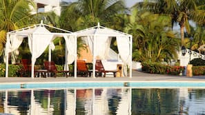 Indoor pool, 3 outdoor pools, pool umbrellas, sun loungers