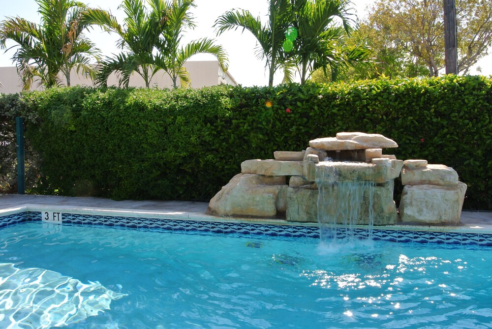 creekside pool