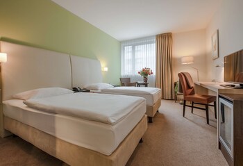 Book Tulip Inn Dusseldorf Arena Dusseldorf Room Deals Hotwire