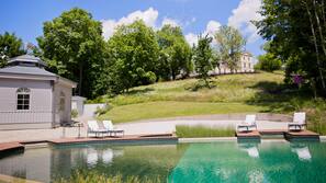 Udendørs pool, en naturpool