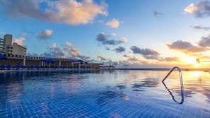 3 outdoor pools, pool umbrellas, sun loungers