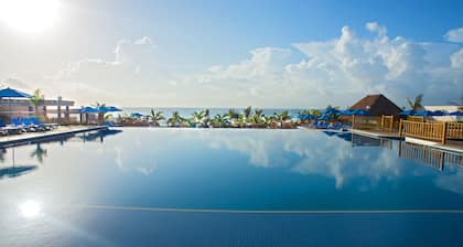 Seadust Cancún All Inclusive Family Resort