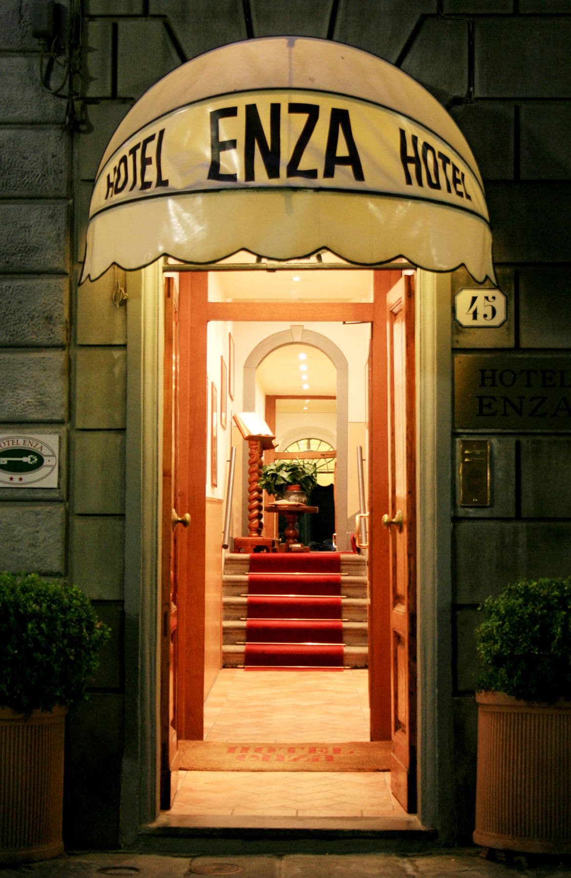 Hotel Enza