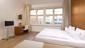 Literie hypoallergénique, minibar, coffre-forts dans les chambres