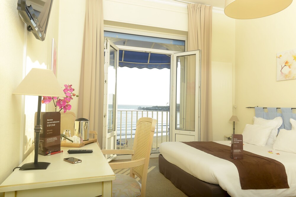 Grand Hôtel De La Plage In Royan Hotel Rates Reviews On