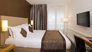 In-room safe, desk, soundproofing, free WiFi
