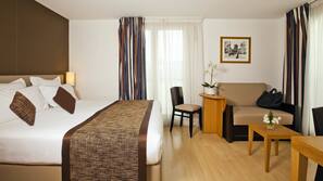 In-room safe, desk, soundproofing, free WiFi