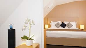 In-room safe, desk, soundproofing, free WiFi