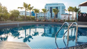 Outdoor pool, pool loungers