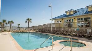 2 outdoor pools