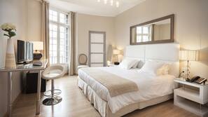 Minibar, coffre-forts dans les chambres, bureau, lits bébé (gratuits)