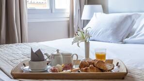 Minibar, coffre-forts dans les chambres, bureau, lits bébé (gratuits)