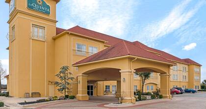 La Quinta Inn & Suites by Wyndham Shawnee