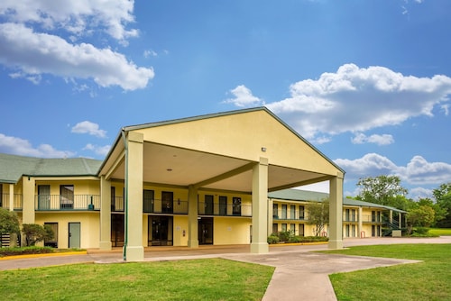 Greers Ferry Lake Hotels Find Hotel Deals Quality Inn R Springs