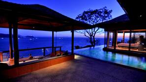 3 outdoor pools, pool umbrellas, pool loungers