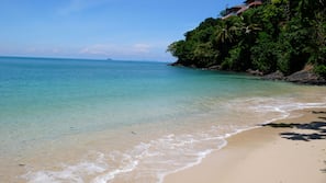 Private beach, sun-loungers, beach umbrellas, beach towels