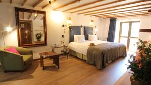 Premium bedding, down duvet, in-room safe, desk