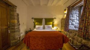 Premium bedding, down duvet, in-room safe, desk