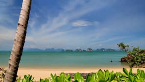 Private beach, sun-loungers, beach umbrellas, beach towels