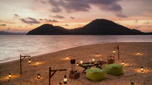 Private beach, sun-loungers, beach umbrellas, beach towels
