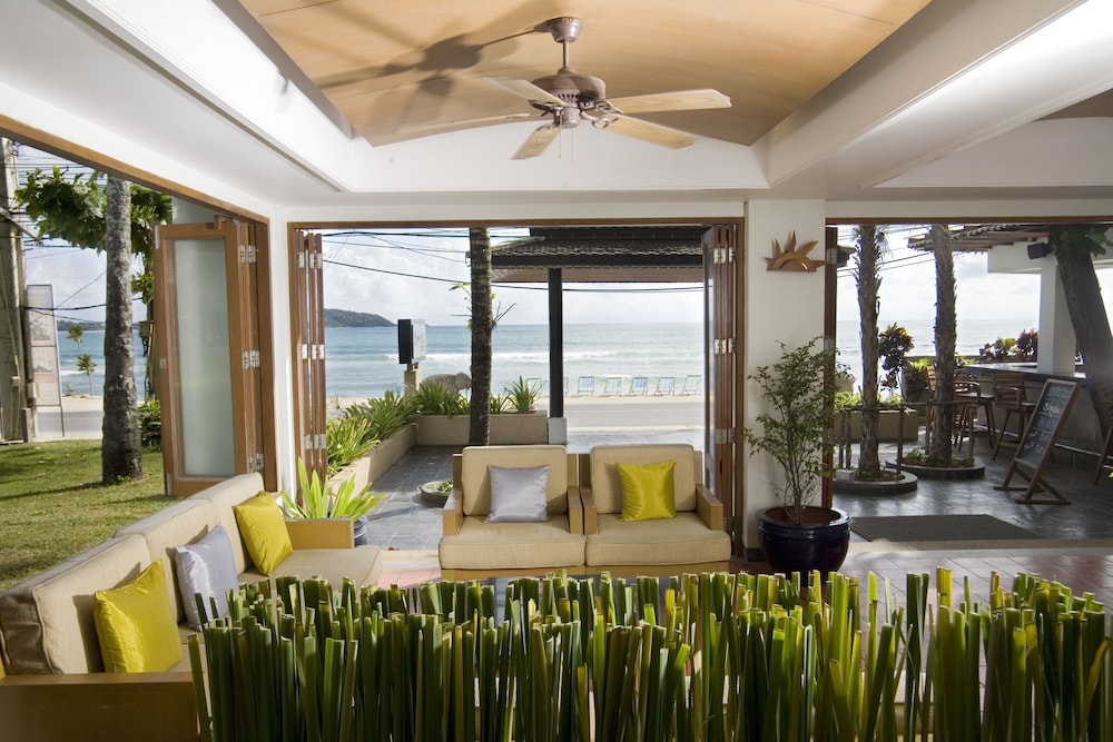 Lobby sitting area, Sunset Beach Resort