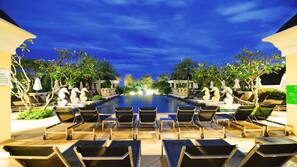 3 outdoor pools