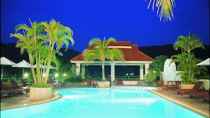 2 piscine all'aperto