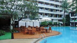 2 outdoor pools, pool umbrellas, pool loungers