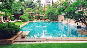 2 outdoor pools, pool umbrellas, pool loungers