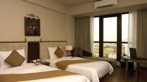 Minibar, in-room safe, desk, free cribs/infant beds