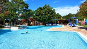 2 piscine all'aperto