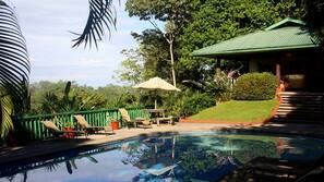 2 outdoor pools
