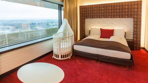 Hypo-allergenic bedding, in-room safe, desk, laptop workspace