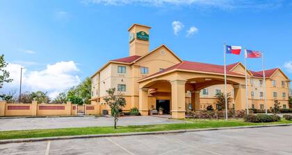 La Quinta Inn & Suites by Wyndham Pasadena