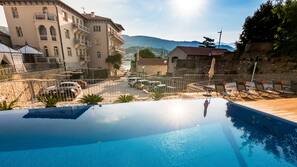 Outdoor pool, pool umbrellas, sun loungers