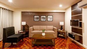 Minibar, in-room safe, desk, iron/ironing board