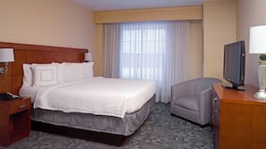 Premium bedding, desk, iron/ironing board, free WiFi
