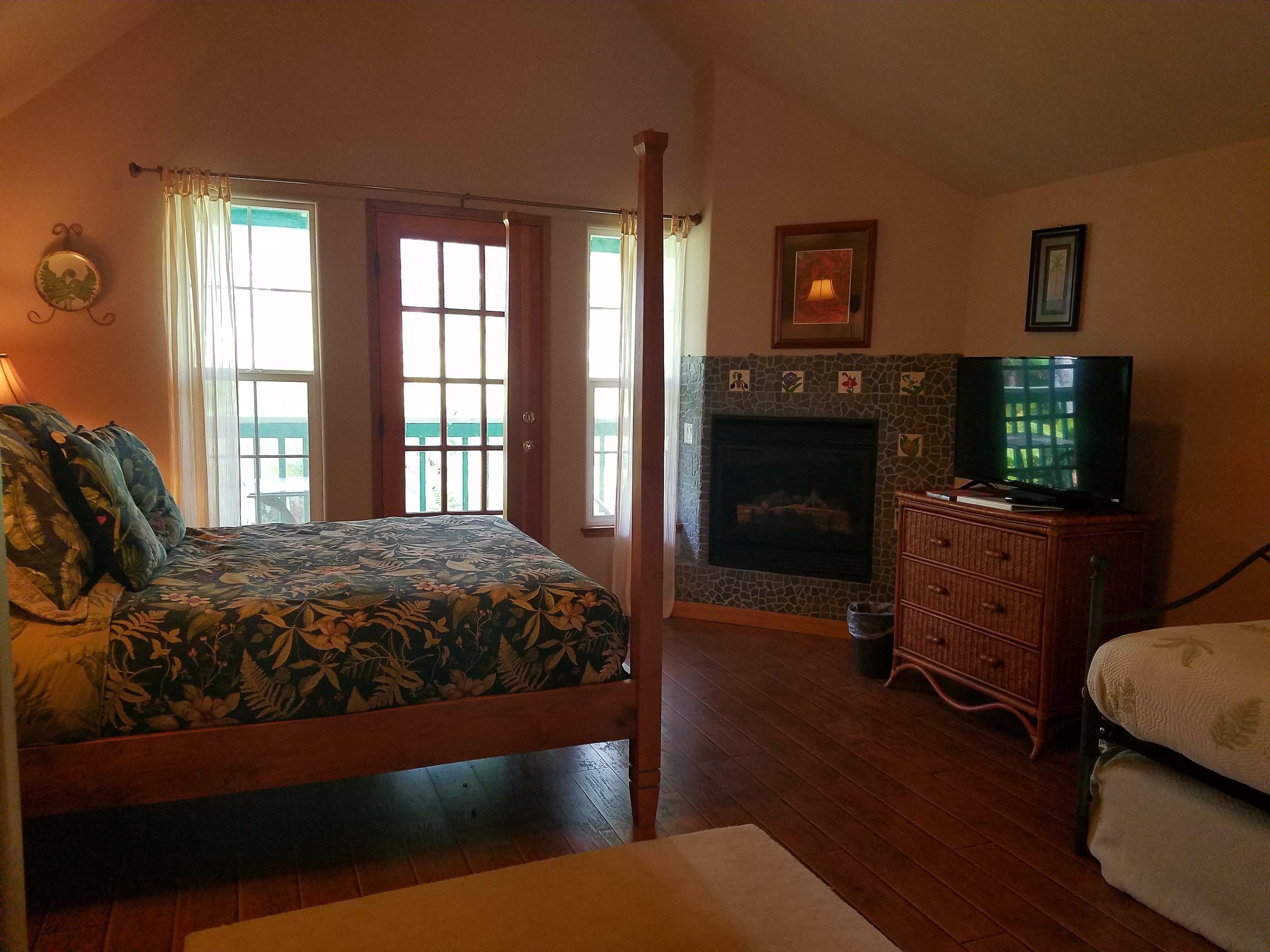 Lava Pond Lodge In Volcano Hi Expedia