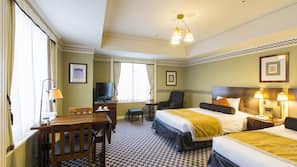 Premium bedding, down duvet, in-room safe, desk