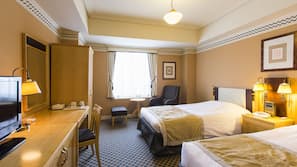 Premium bedding, down duvet, in-room safe, desk