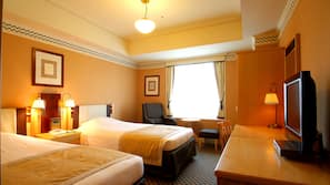 Premium bedding, down duvet, in-room safe, desk