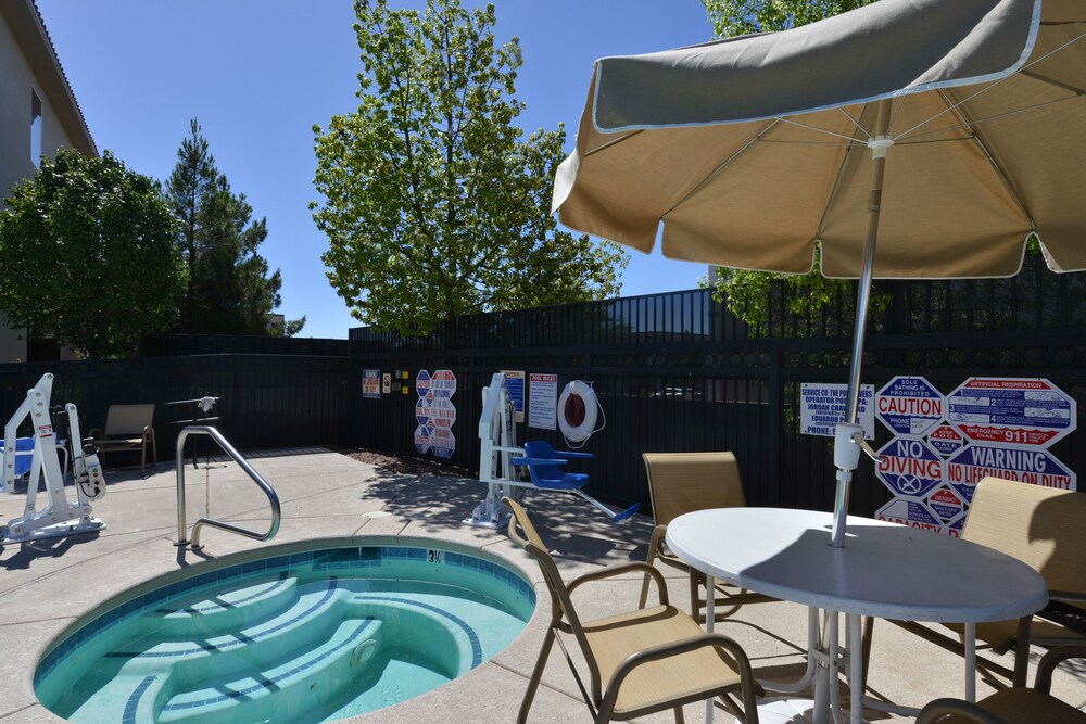 Comfort Inn & Suites Las Vegas - Nellis