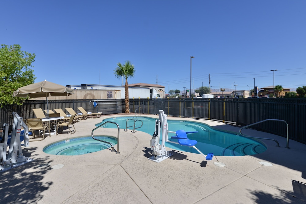 Comfort Inn & Suites Las Vegas - Nellis