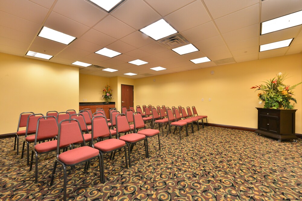 Comfort Inn & Suites Las Vegas - Nellis