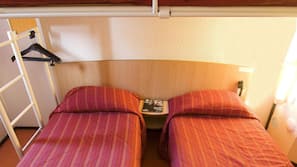 Skrivbord, mörkläggningsgardiner, strykjärn/strykbräda och gratis wi-fi