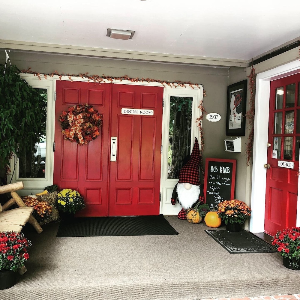 Hob Knob Inn Bar Lounge In Stowe Hotel Rates Reviews